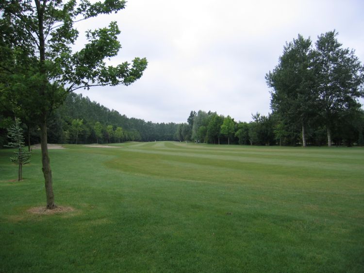 Een archieffoto van Golf Oostburg.
