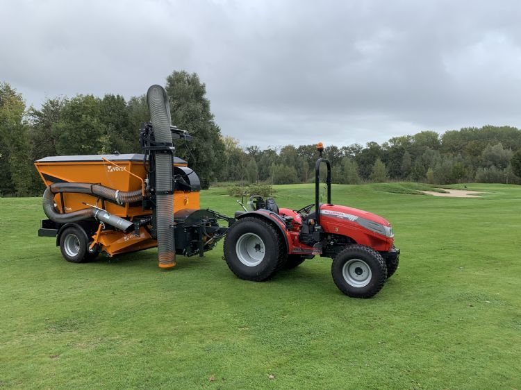 De nieuwe Votex VT420 met zuigarm. Foto: golfbaan Apart Hotel Delden