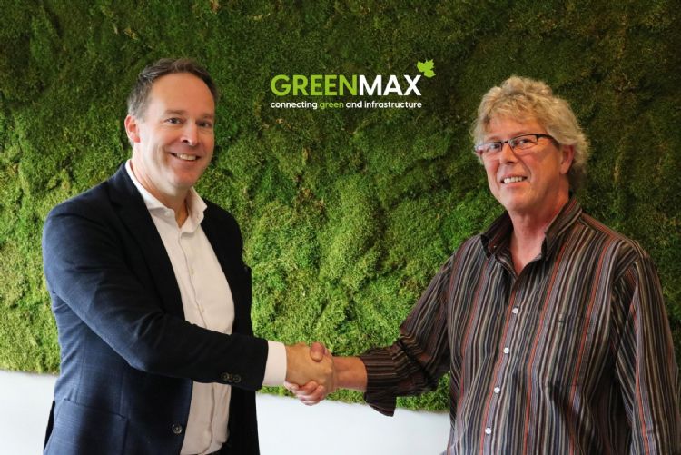  Elco van Uden verwelkomt Bert van Gils (r) bij GreenMax 